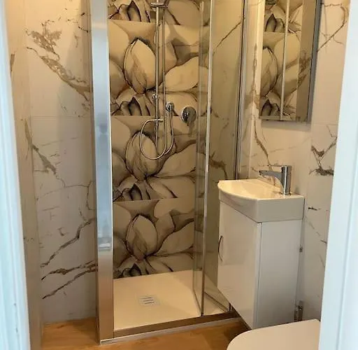 A 100 Mt Dal Mare E Dal Centro