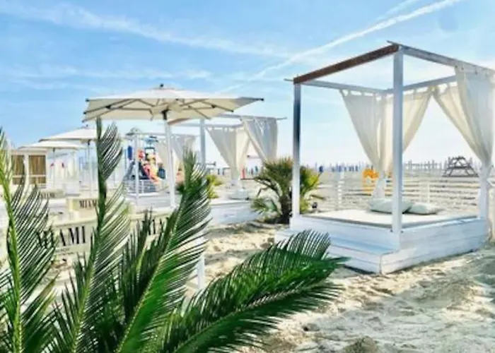 A 100 Mt Dal Mare E Dal Centro *